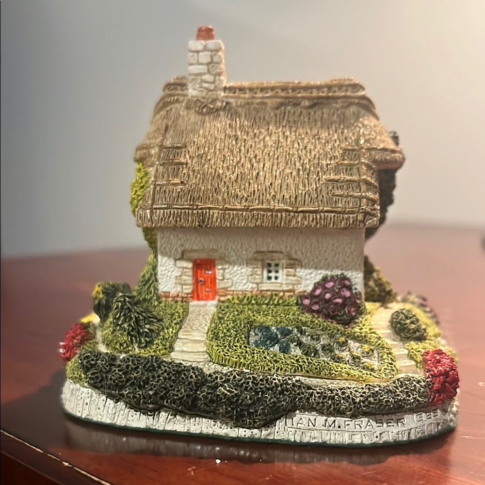 Charming Fraser Collection Vintage Cottage: The Classic Collection - Picture 3 of 5